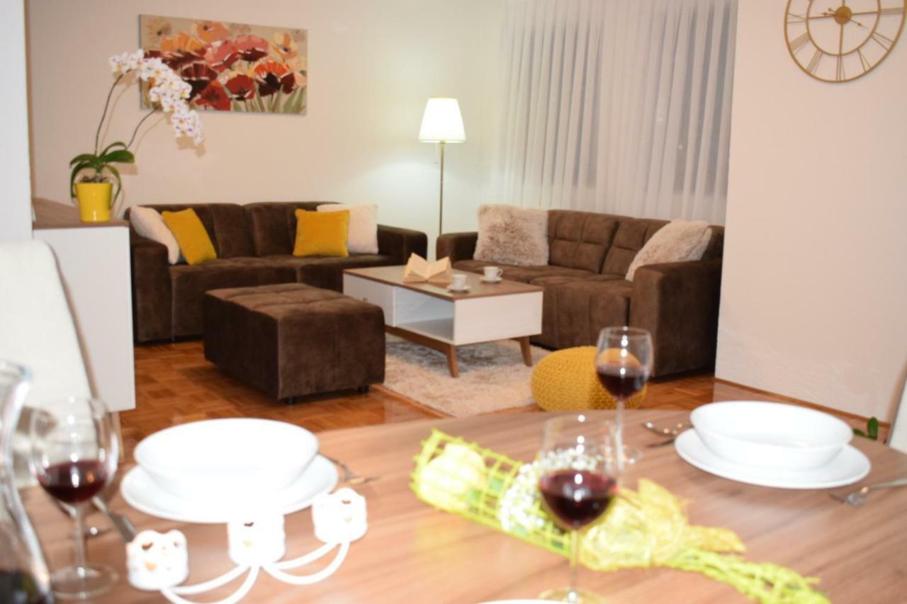 Apartment Golden Fields สโมลยานัซ ภายนอก รูปภาพ