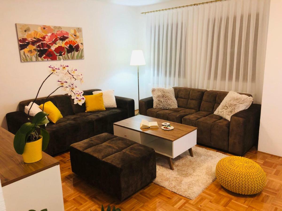 Apartment Golden Fields สโมลยานัซ ภายนอก รูปภาพ