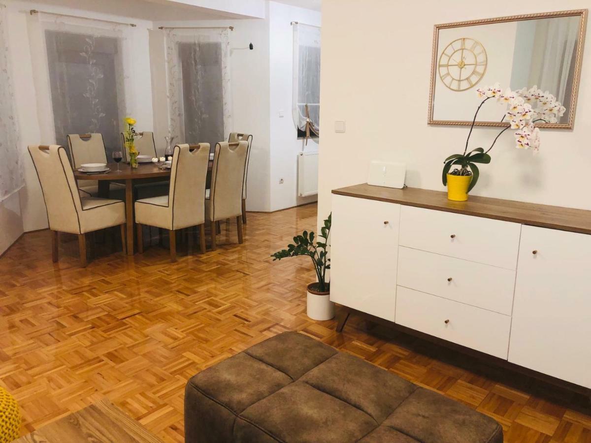 Apartment Golden Fields สโมลยานัซ ภายนอก รูปภาพ