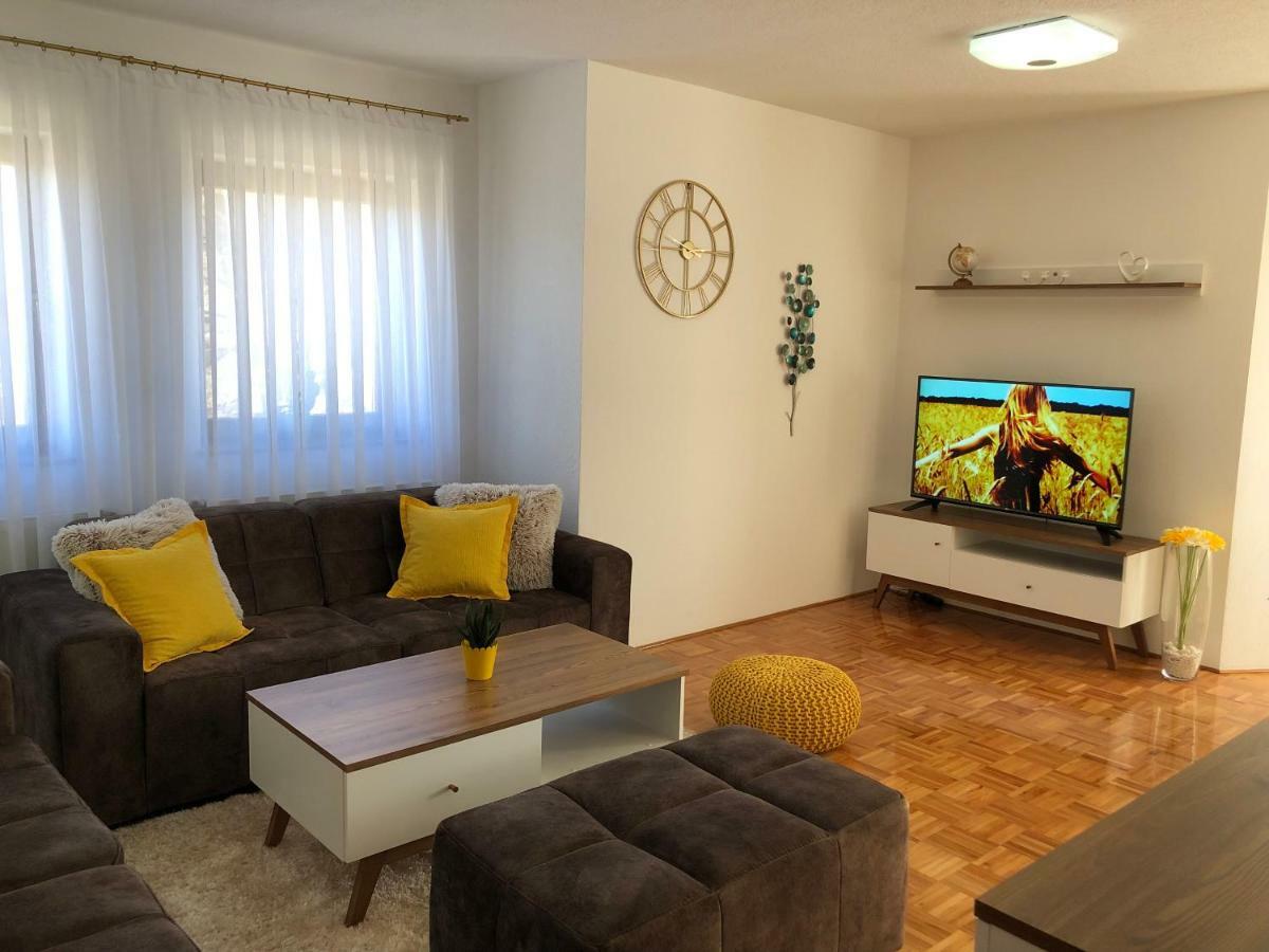 Apartment Golden Fields สโมลยานัซ ภายนอก รูปภาพ