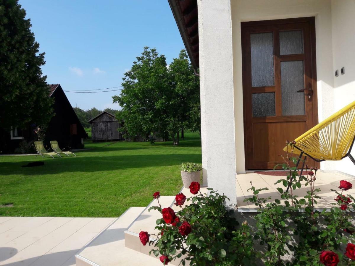 Apartment Golden Fields สโมลยานัซ ภายนอก รูปภาพ