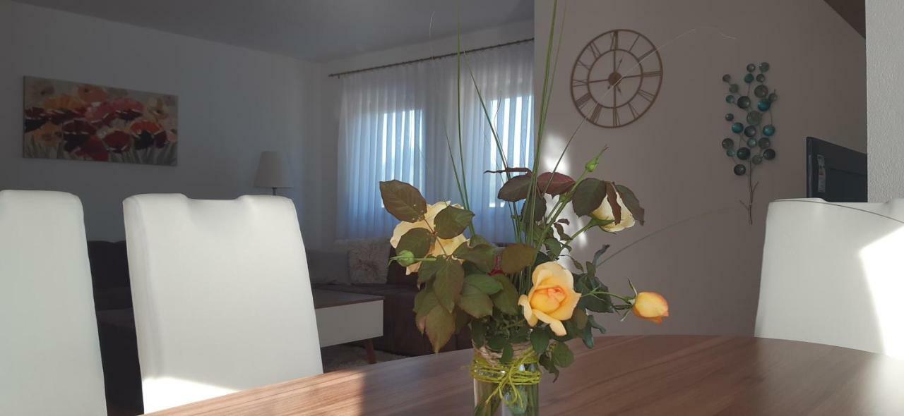 Apartment Golden Fields สโมลยานัซ ภายนอก รูปภาพ