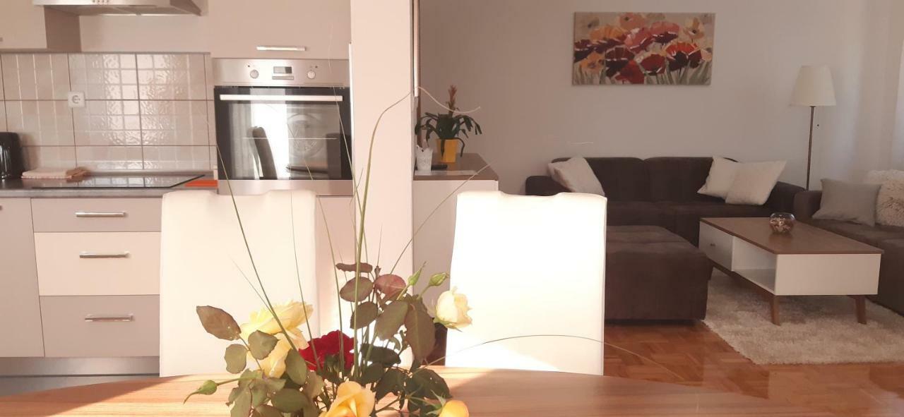 Apartment Golden Fields สโมลยานัซ ภายนอก รูปภาพ