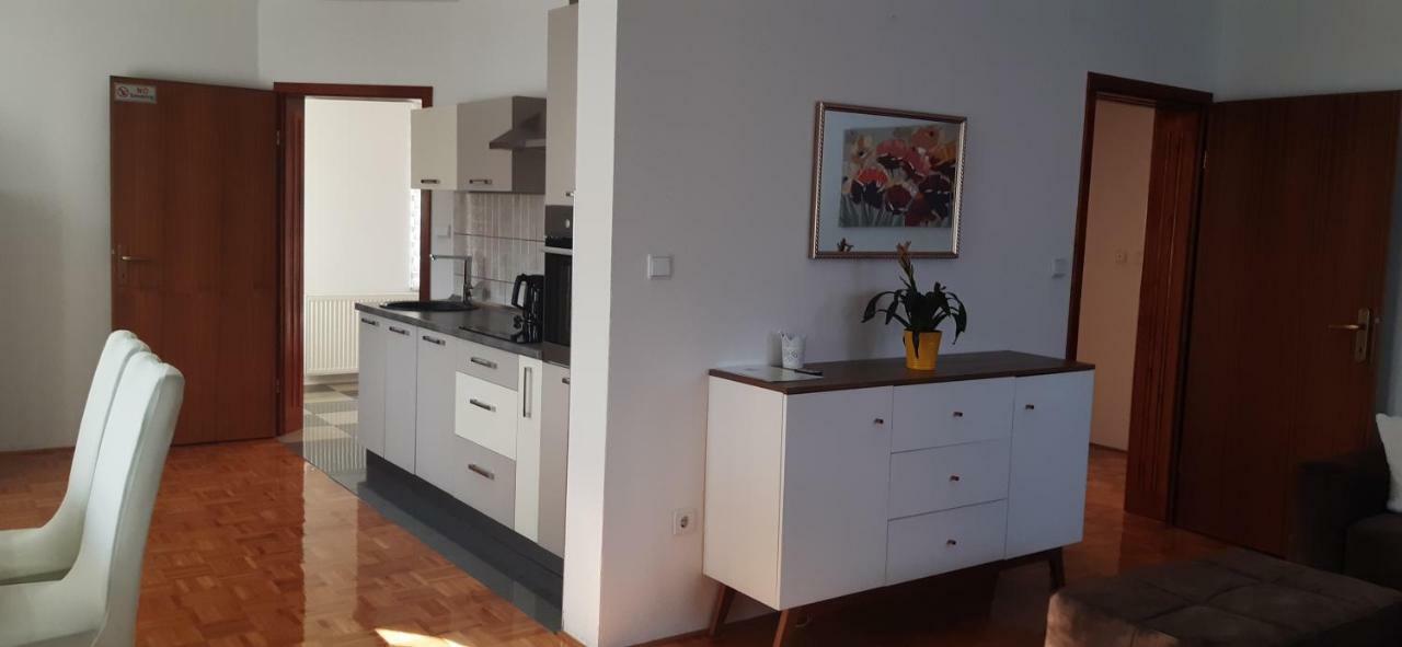 Apartment Golden Fields สโมลยานัซ ภายนอก รูปภาพ