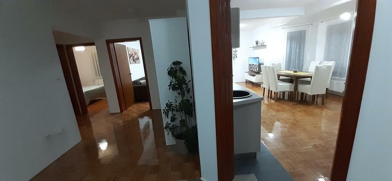 Apartment Golden Fields สโมลยานัซ ภายนอก รูปภาพ
