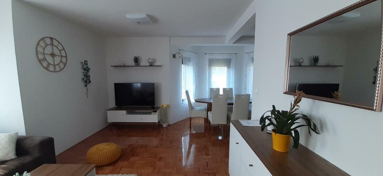 Apartment Golden Fields สโมลยานัซ ภายนอก รูปภาพ